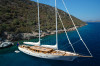 40m-Archipelago-modern-classic-sailing-yacht-ZanZiba-at-anchor.jpg