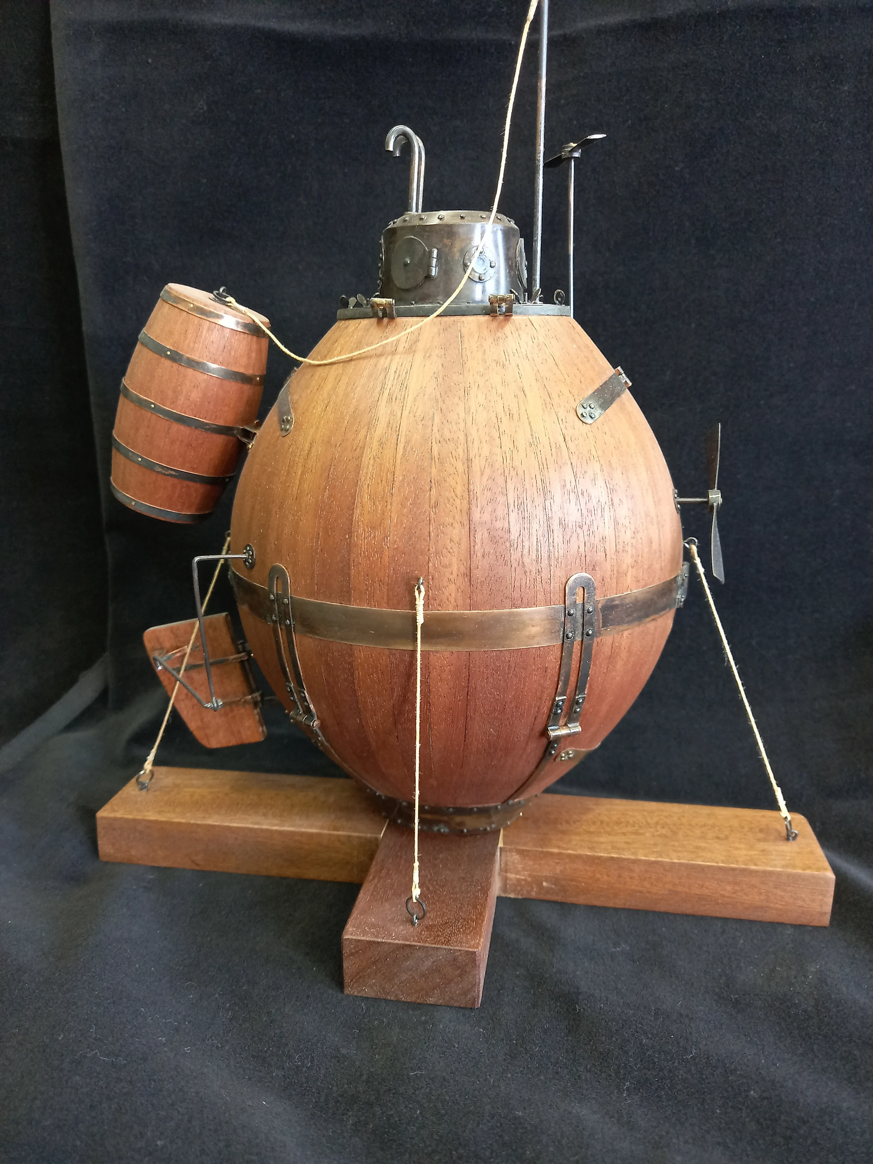 Модель корабля Подводная лодка "ЧЕРЕПАХА" Д. Бушнелла 1776 г. - Верфь на Столе