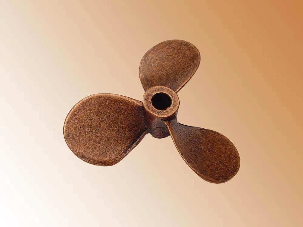 Винт трехлопастной левый, металл, 20 мм