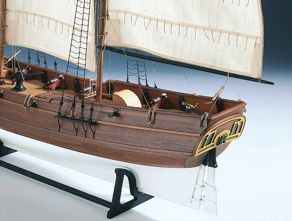 модель корабля Adventure pirate schooner