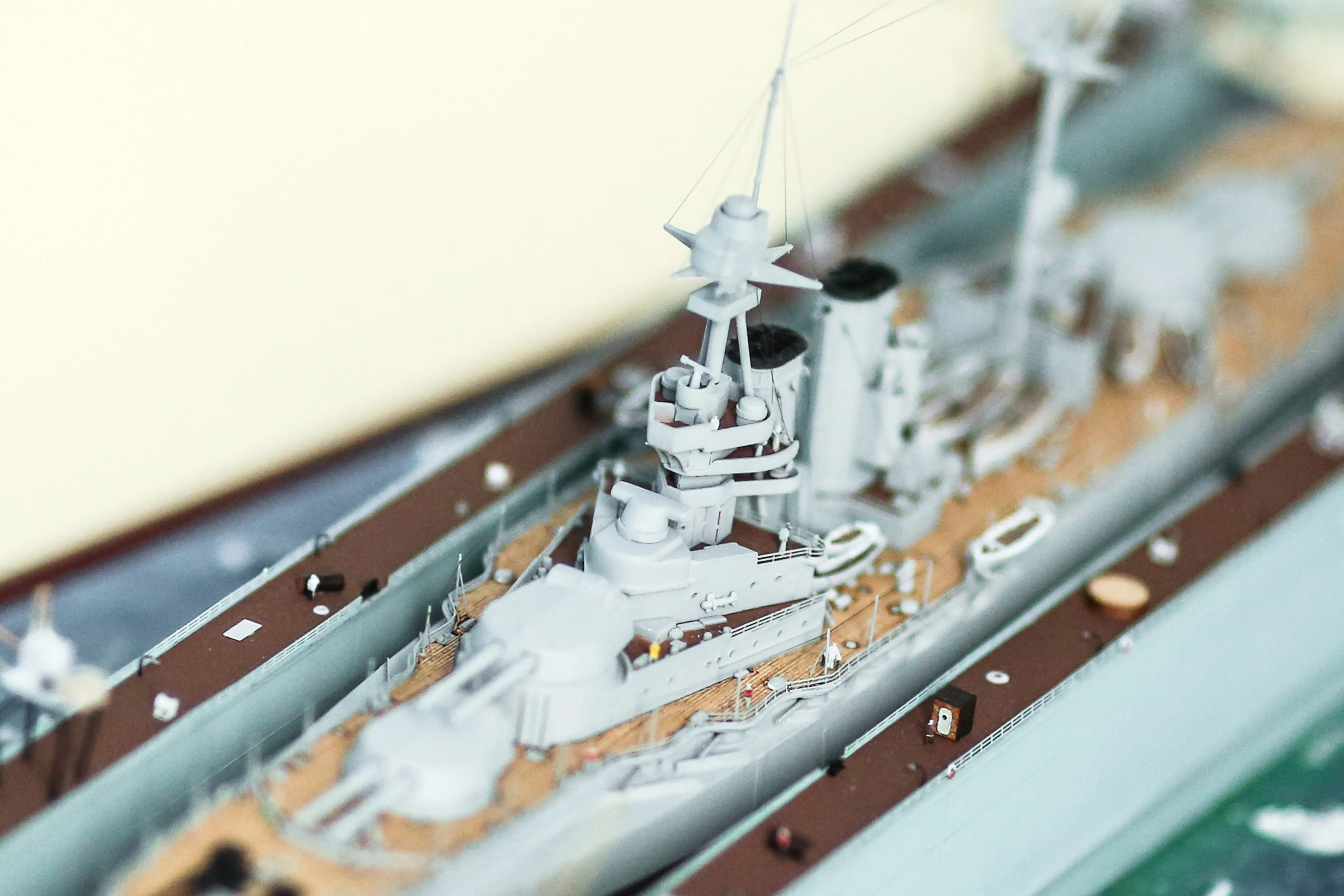 Модель корабля Линкор "Квин Элизабет" в доке - Верфь на Столе