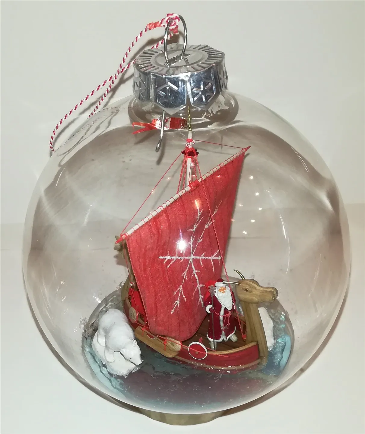 Модель корабля композиция в елочном шаре “Дед Мороз везет подарки”  - Верфь на Столе