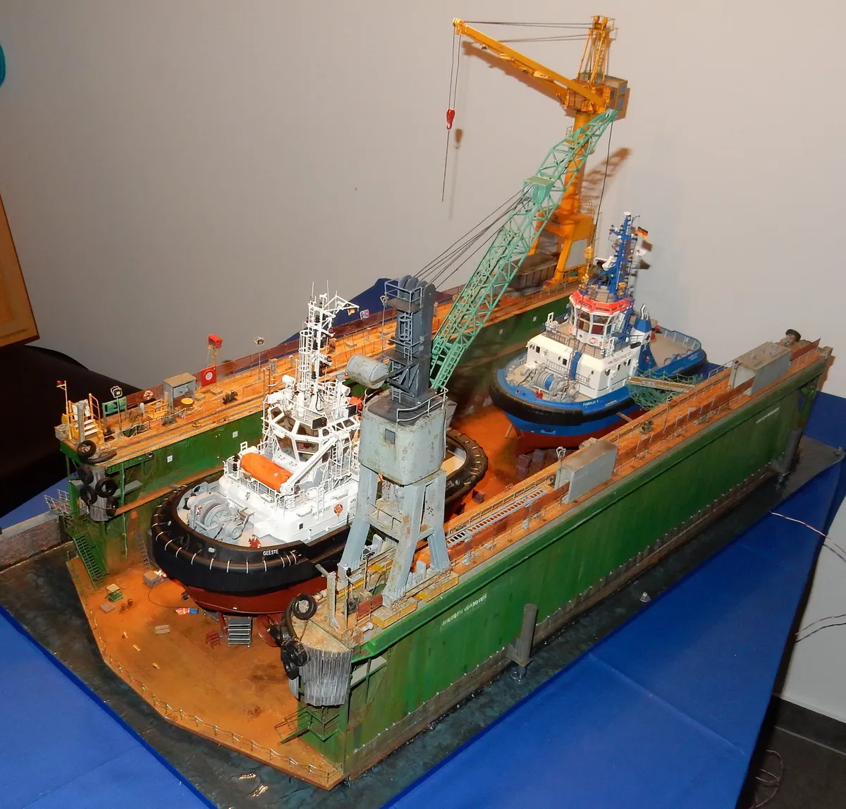 Модель корабля Drydock Lloyd ship yard - Верфь на Столе