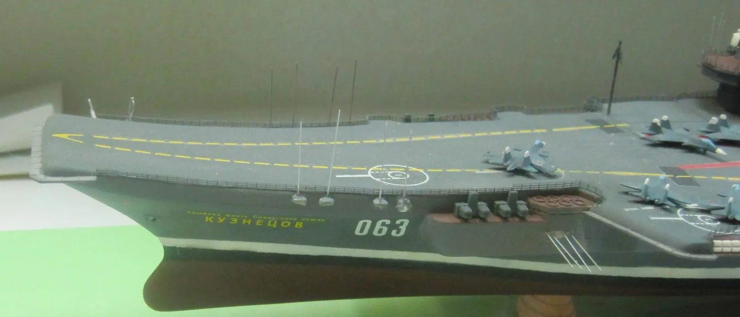 Модель корабля Авианесущий крейсер "Адмирал Кузнецов" - Верфь на Столе