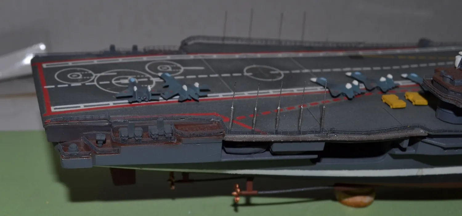 Модель корабля Авианесущий крейсер "Адмирал Кузнецов" - Верфь на Столе