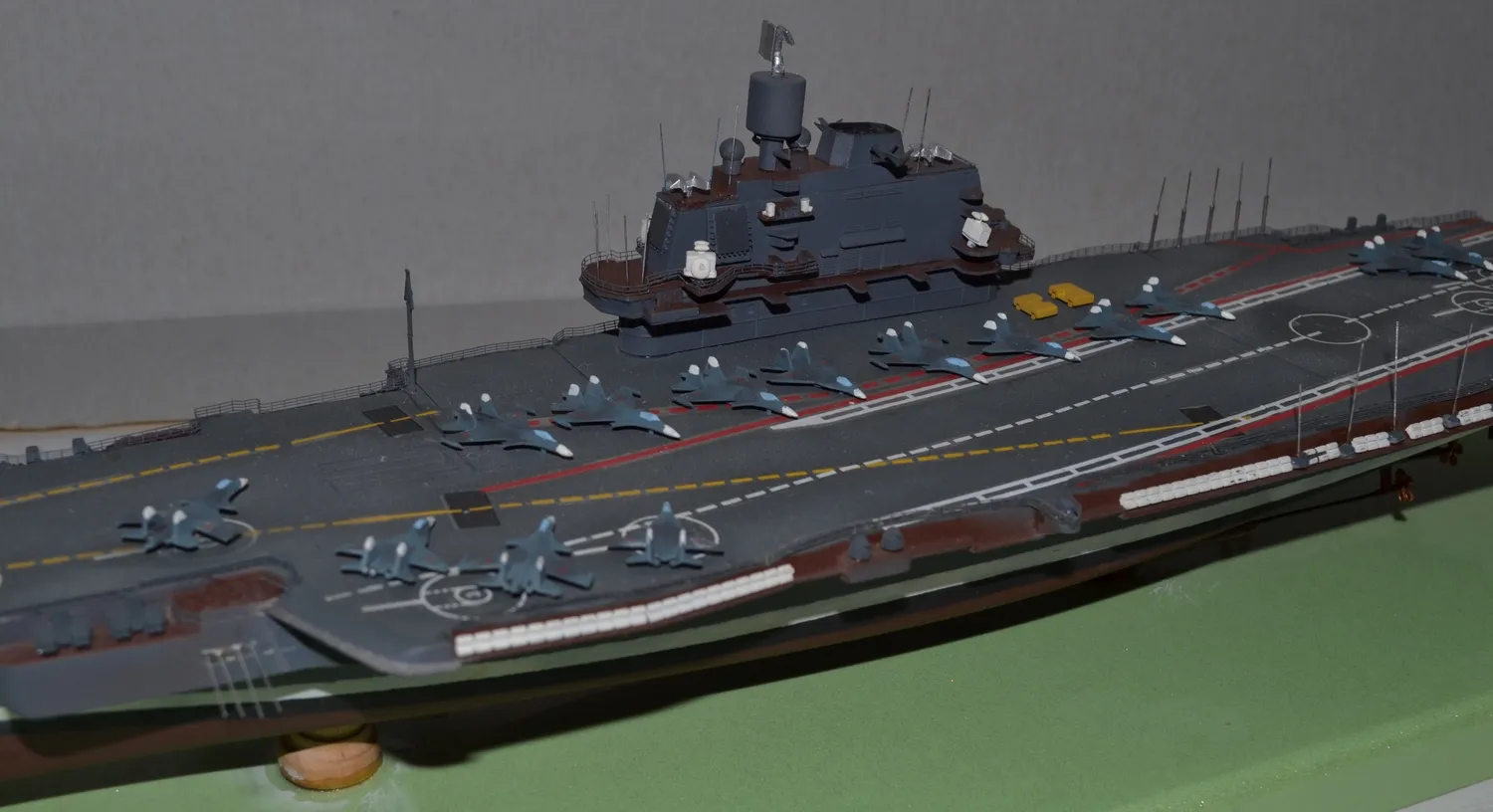 Модель корабля Авианесущий крейсер "Адмирал Кузнецов" - Верфь на Столе
