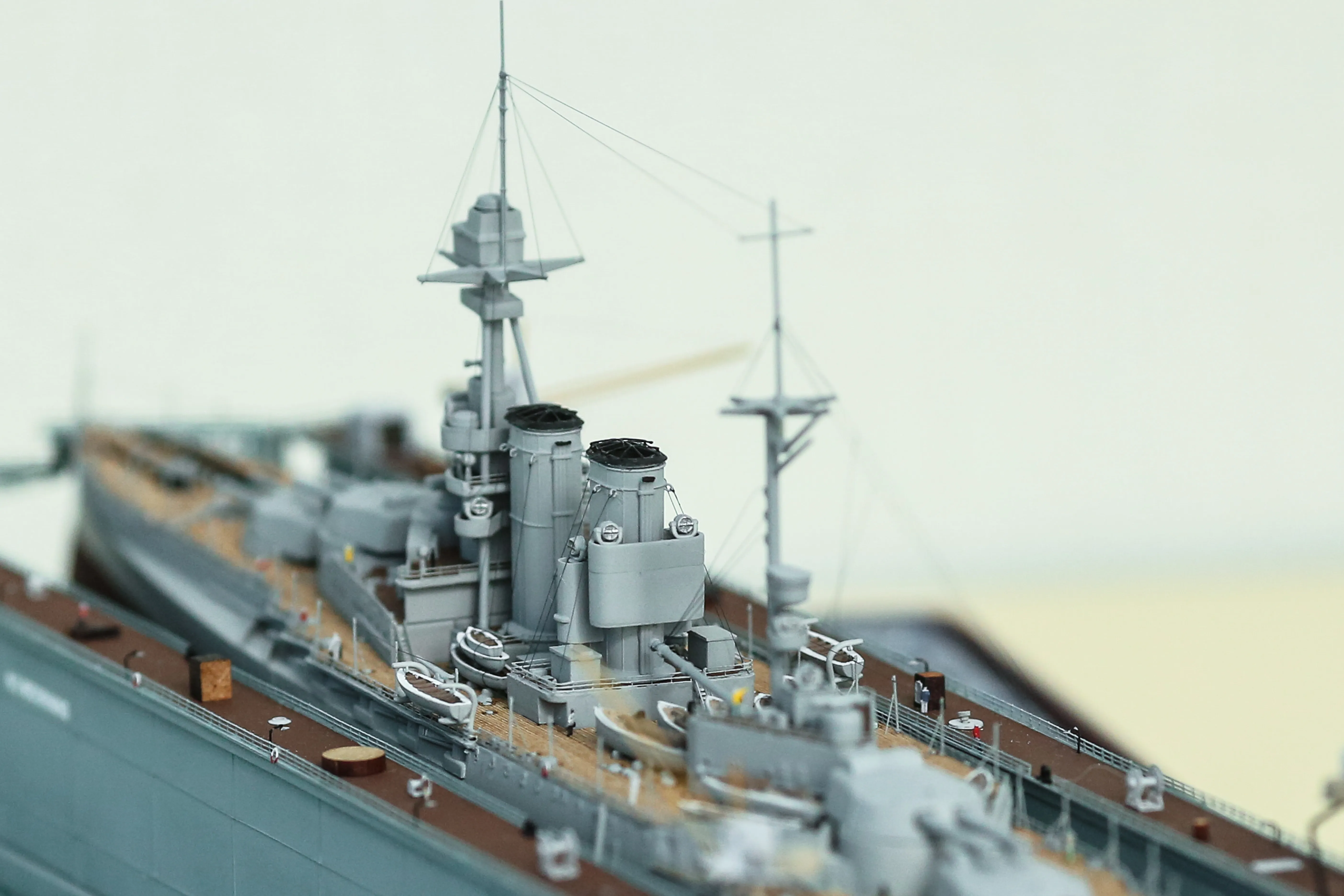 Модель корабля Линкор "Квин Элизабет" в доке - Верфь на Столе