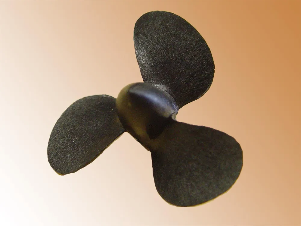 Винт нейлоновый трехлопастной левый, 20мм