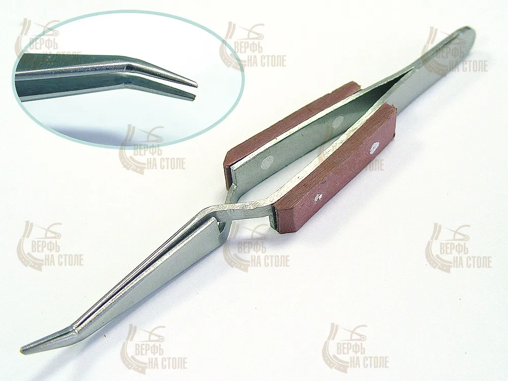 Самозажимной изогнутый пинцет с деревянными накладками, 11 см