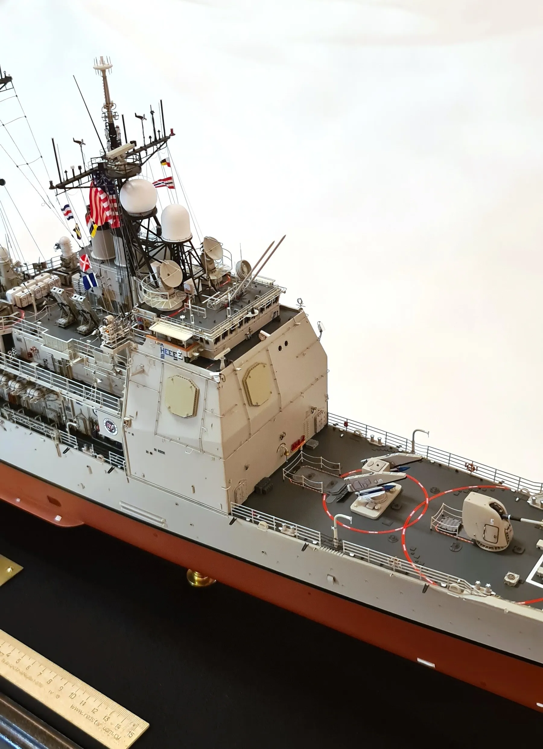 Модель корабля USS Vincennes (CG-49) - Верфь на Столе