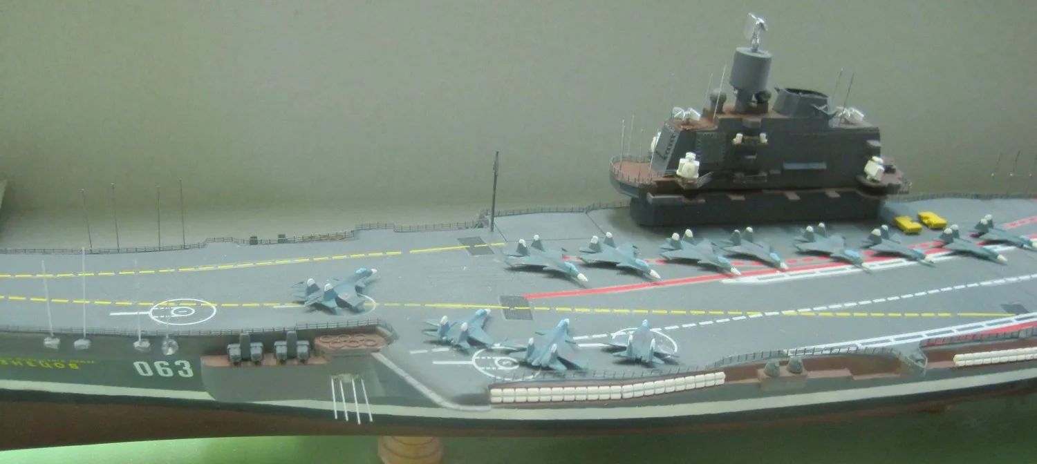 Модель корабля Авианесущий крейсер "Адмирал Кузнецов" - Верфь на Столе