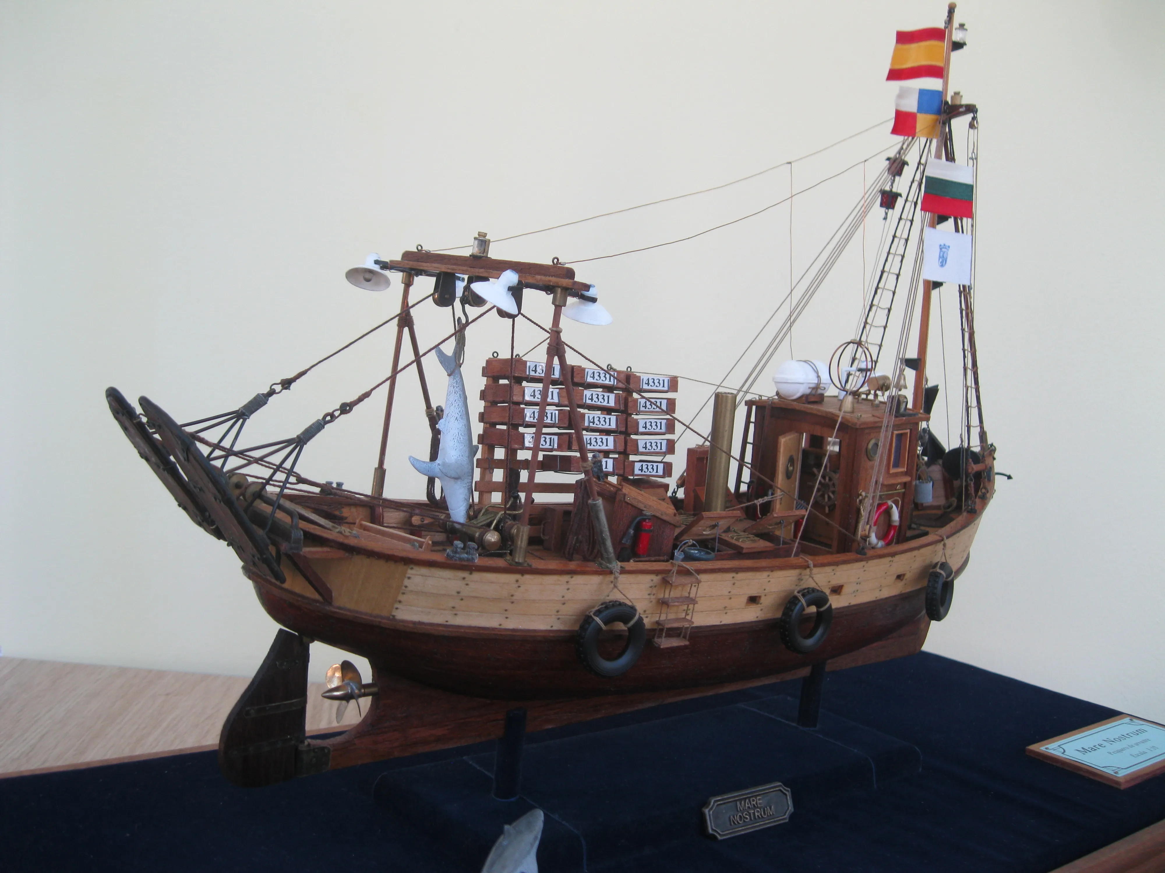 Модель корабля Испанский рыболовный траулер "MARE NOSTRUM" - Верфь на Столе