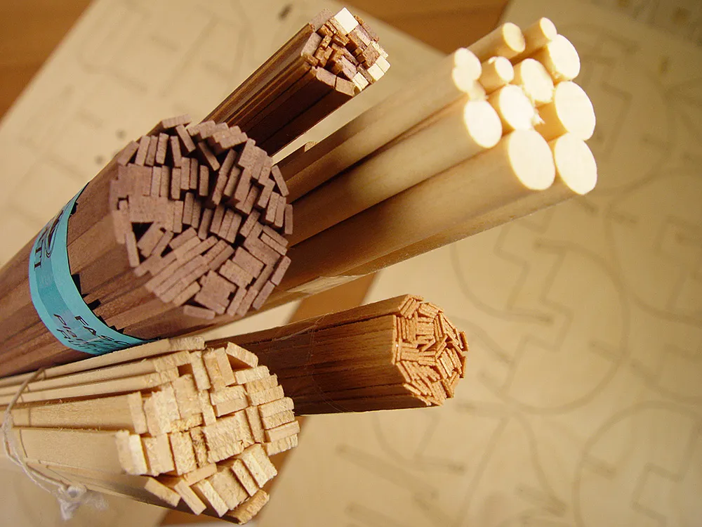 HMS Fly + (Полный набор инструментов, клея и краски) HMS Fly + (Полный набор инструментов, клея и краски)