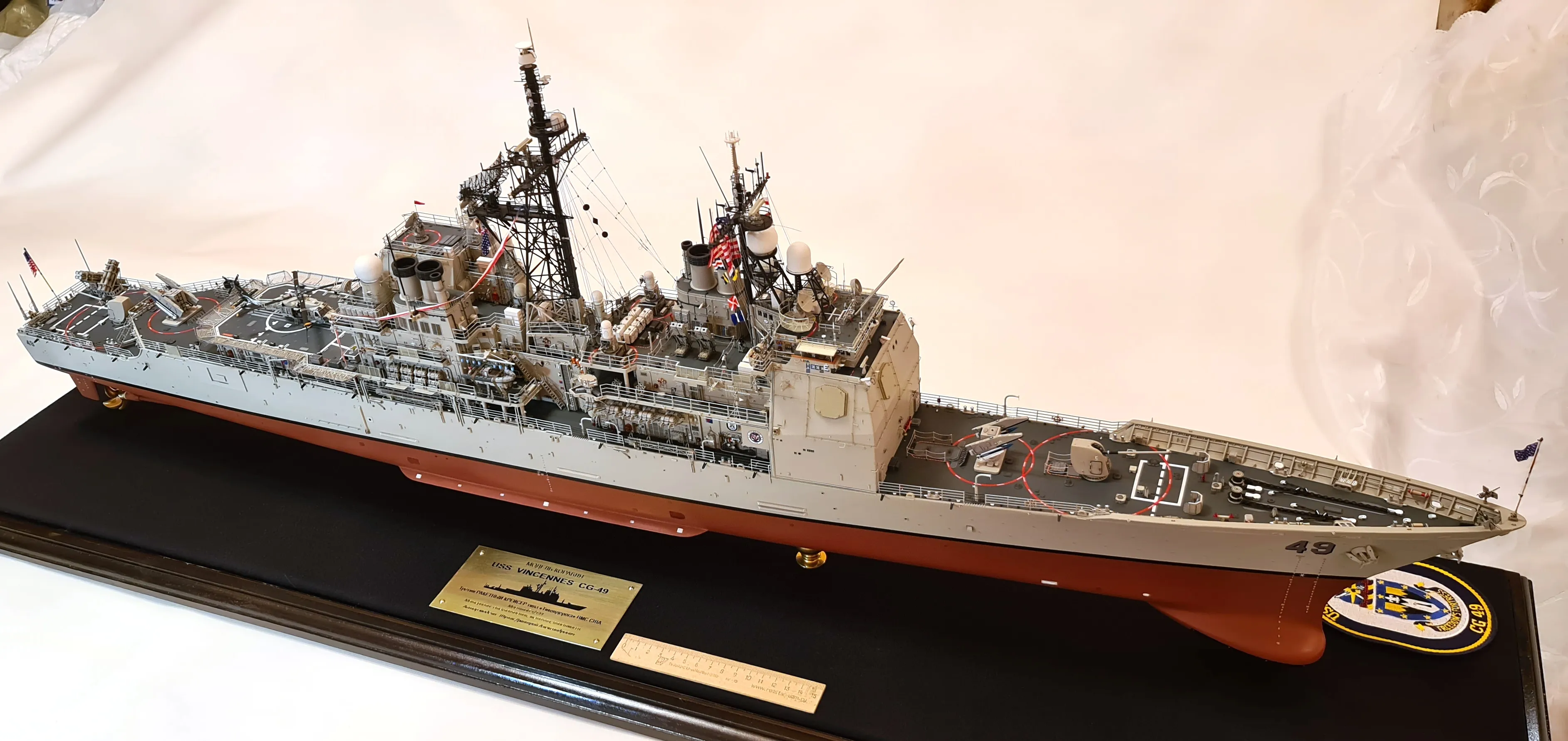 Модель корабля USS Vincennes (CG-49) - Верфь на Столе