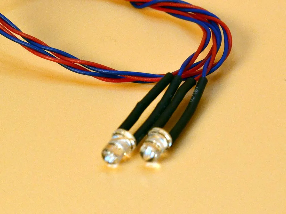 Светодиод желтый мерцающий, на проводе, 3 вольта, 2 шт