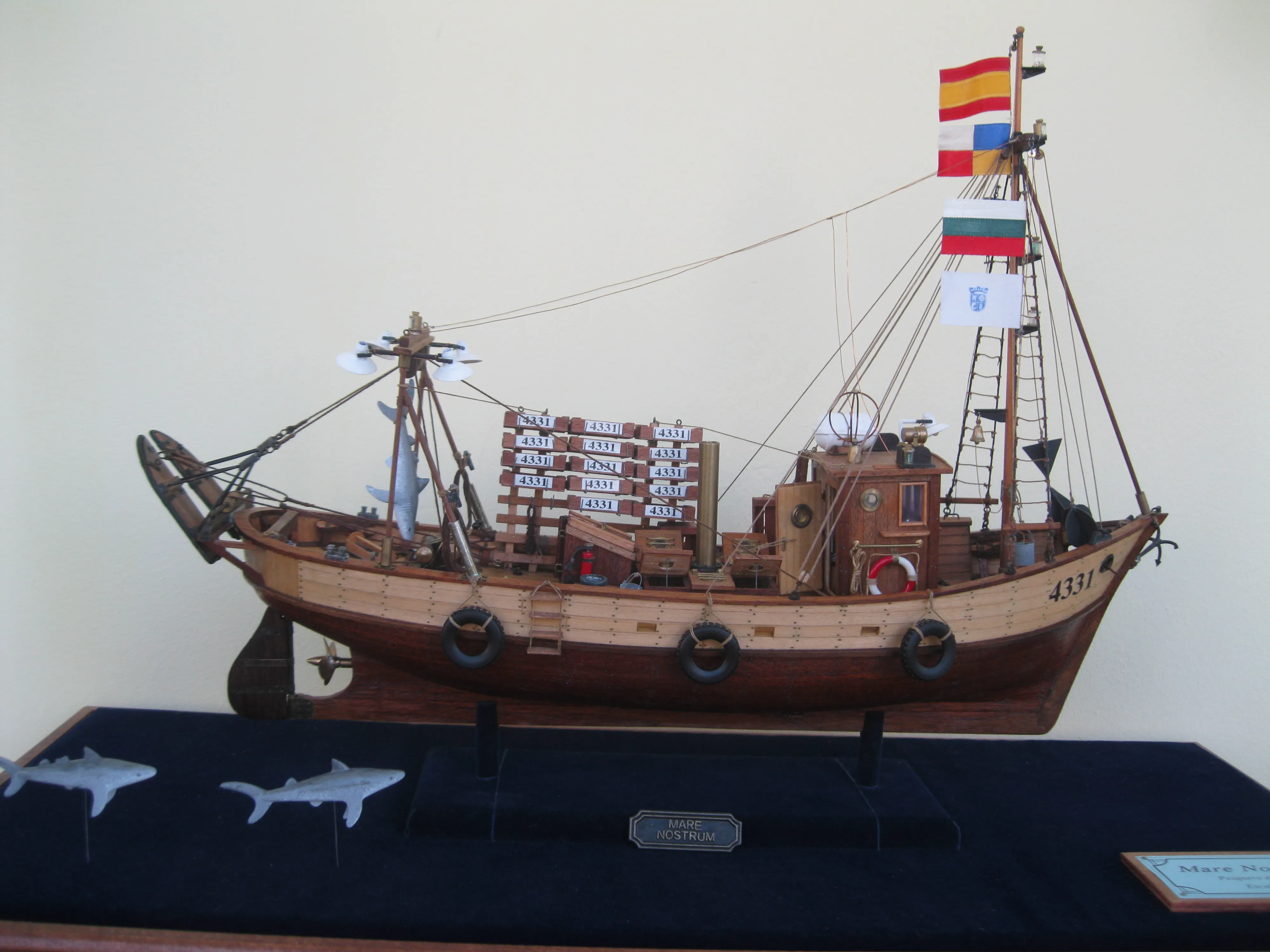 Модель корабля Испанский рыболовный траулер "MARE NOSTRUM" - Верфь на Столе