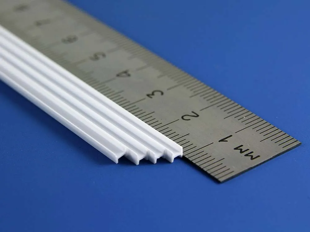 Двутавр пластиковый 2,5х2,4 мм, 4 шт/уп.