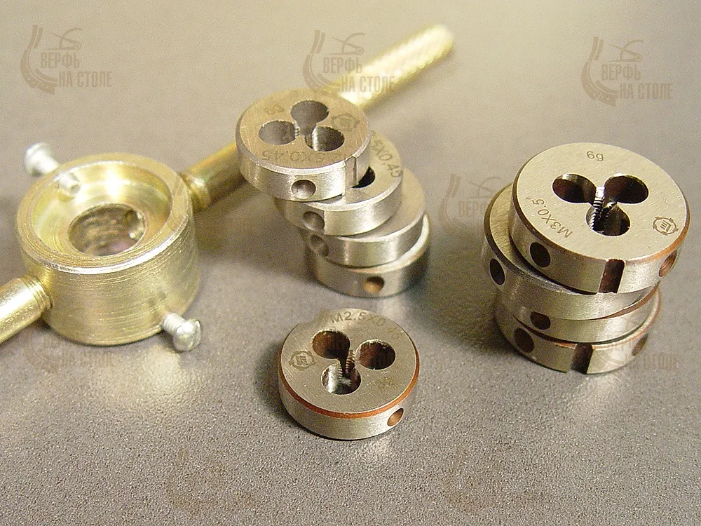 Плашка М1х0,25