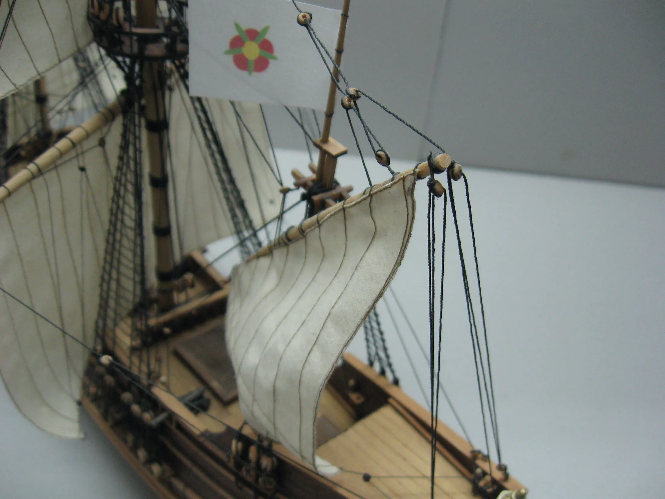 Модель корабля Галеон Золотая Лань - Верфь на Столе