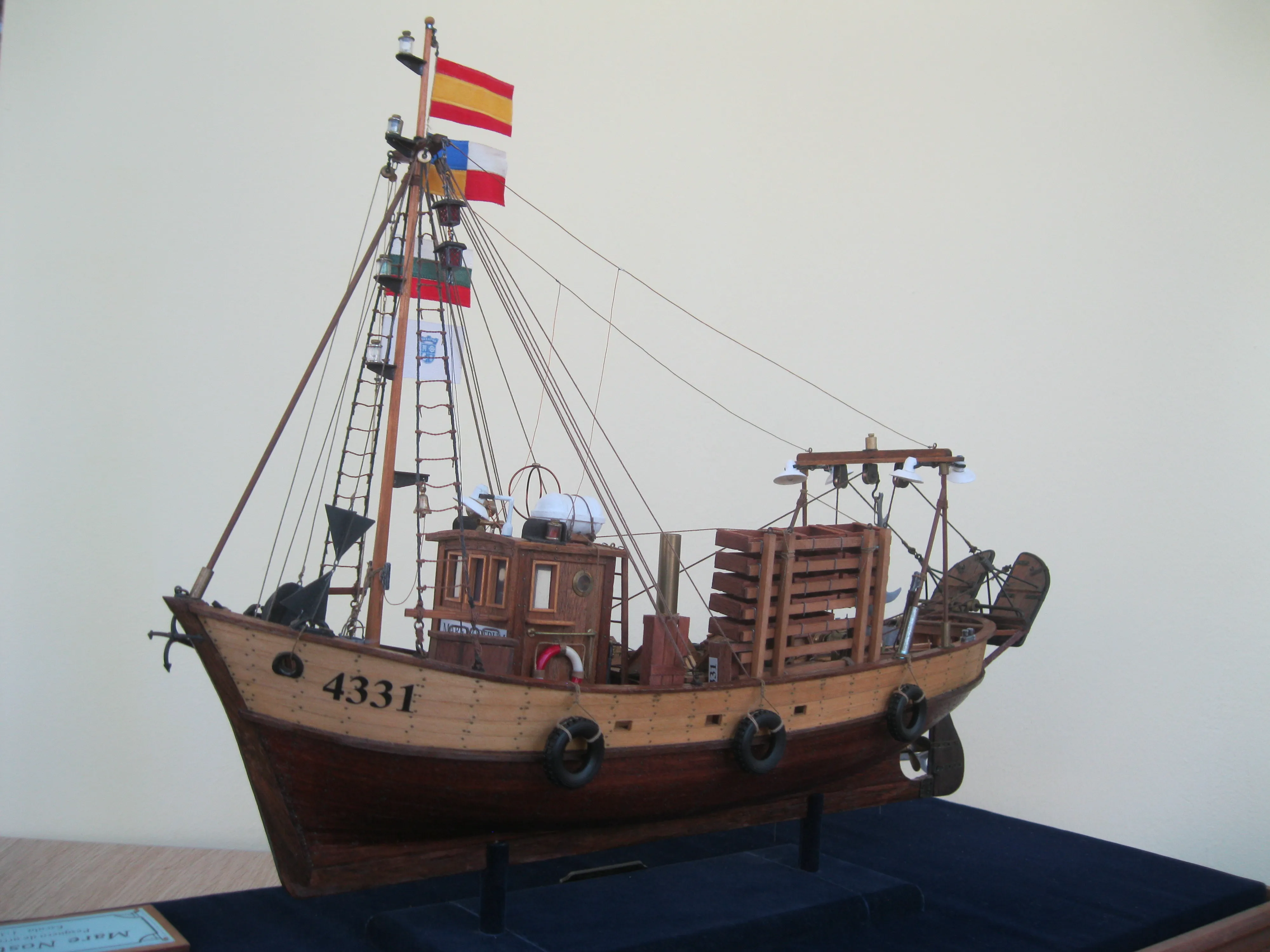 Модель корабля Испанский рыболовный траулер "MARE NOSTRUM" - Верфь на Столе