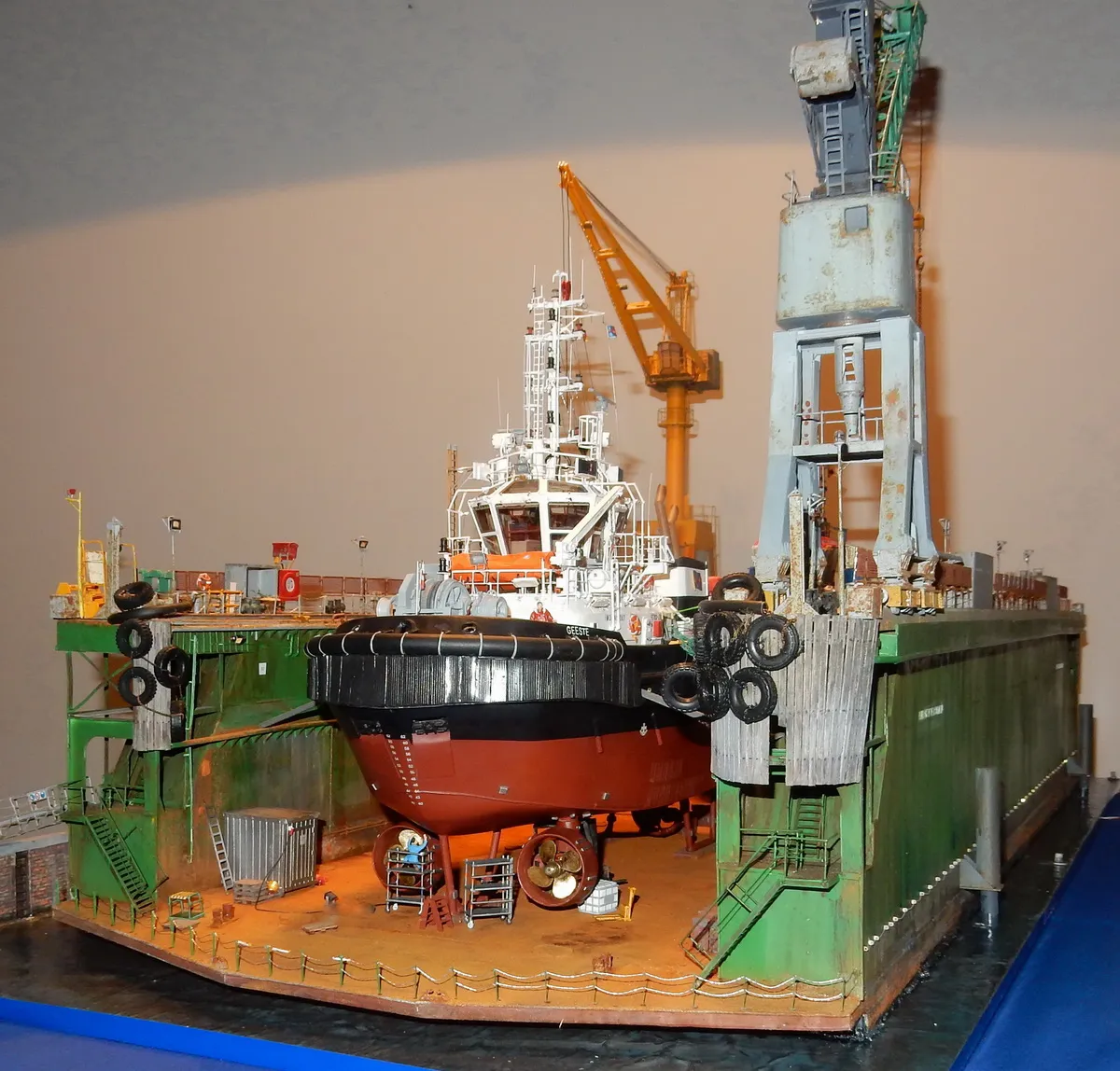 Модель корабля Drydock Lloyd ship yard - Верфь на Столе