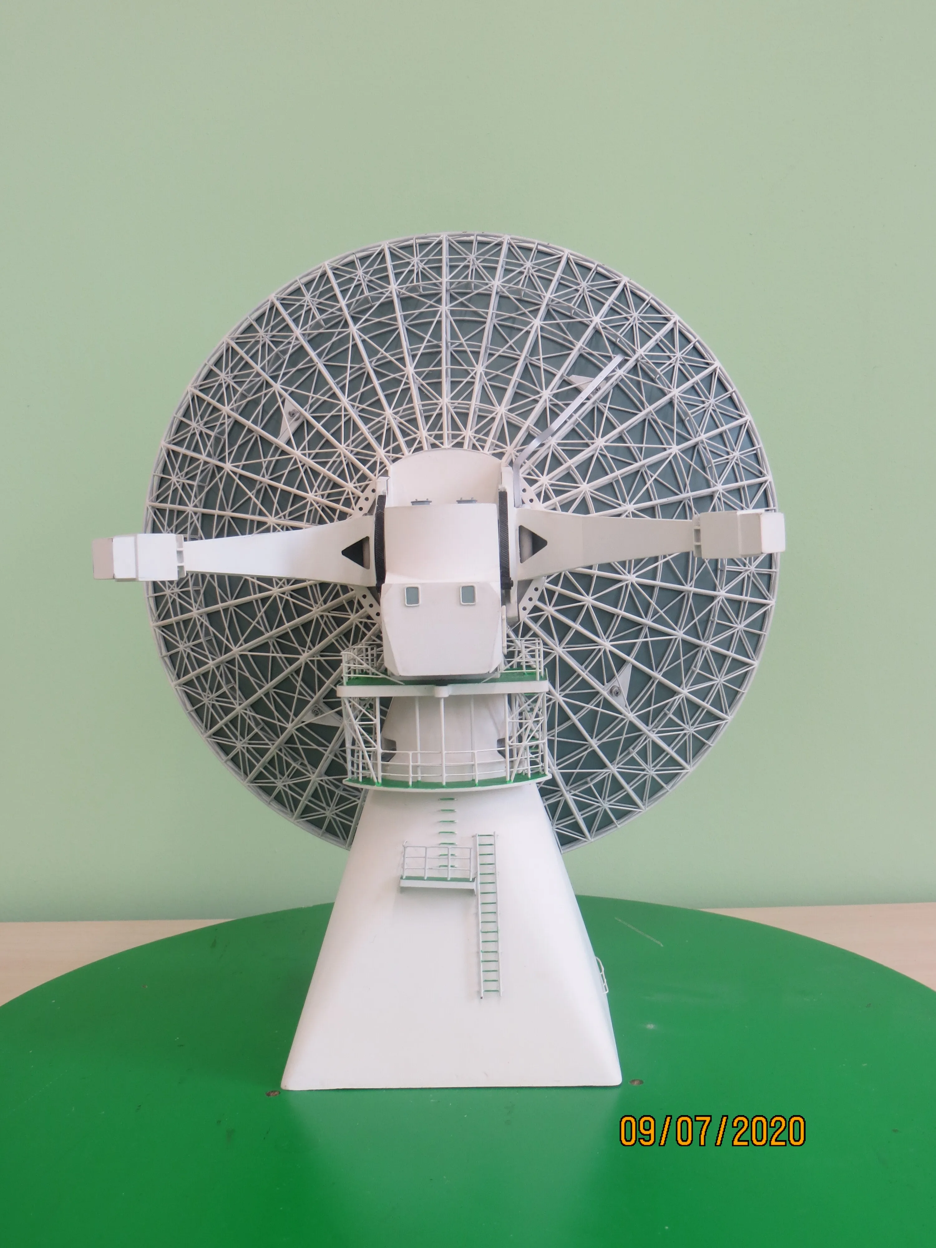 Модель корабля Передающая параболическая антенна  - Верфь на Столе