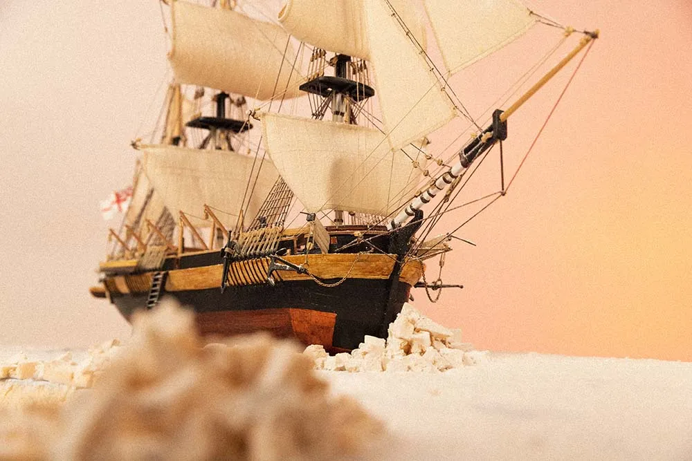 Бомбардирский корабль HMS Erebus + (Полный набор инструментов, клея и краски) Бомбардирский корабль HMS Erebus + (Полный набор инструментов, клея и краски)