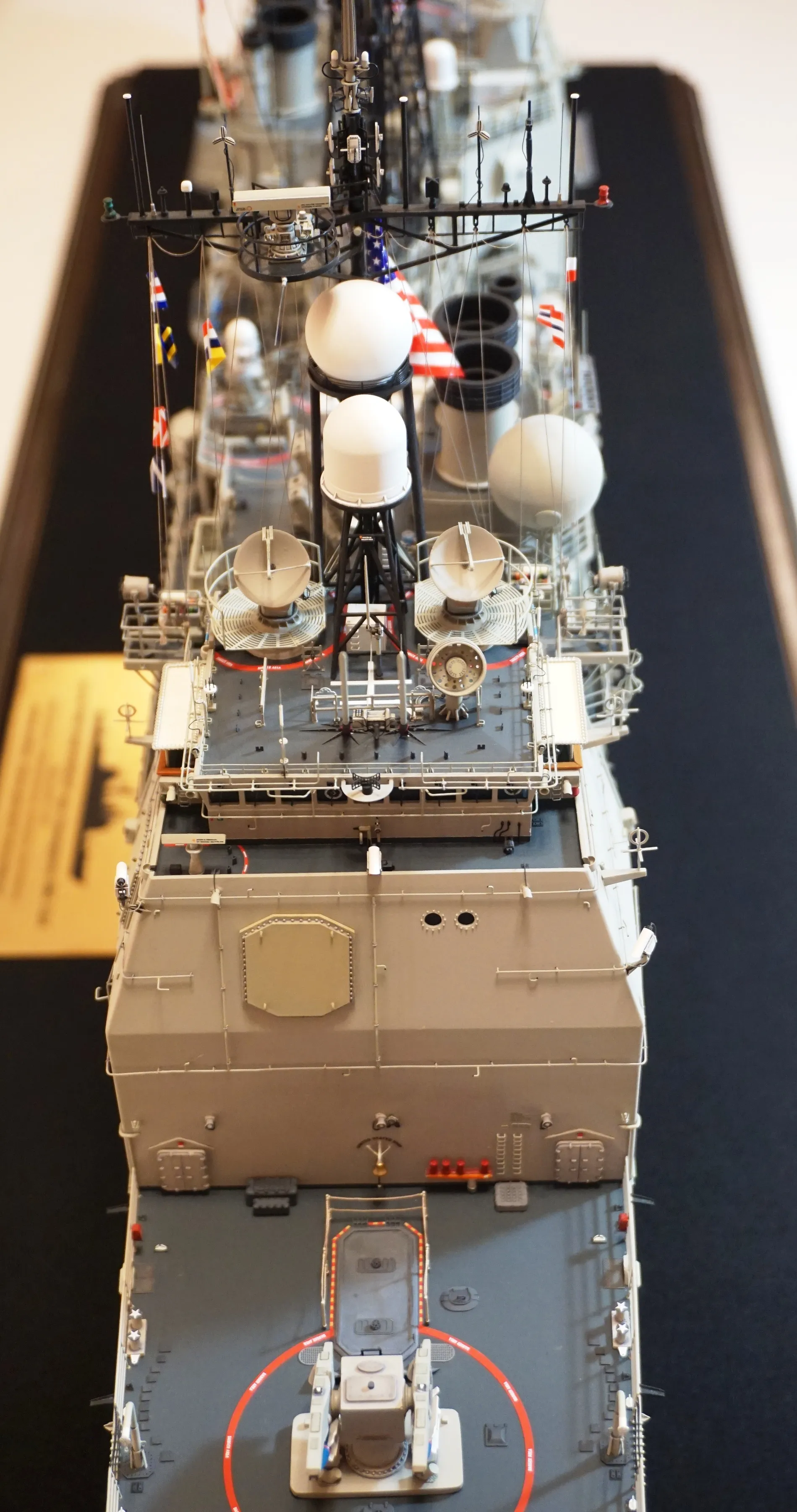 Модель корабля USS Vincennes (CG-49) - Верфь на Столе