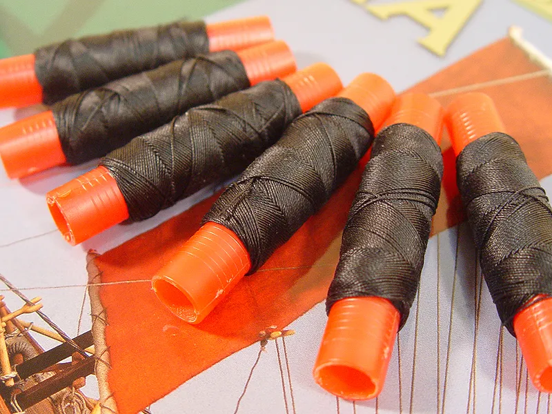 Нить для моделей Amati, черная 1мм х 20м Нить для моделей Amati, черная 1мм х 20м