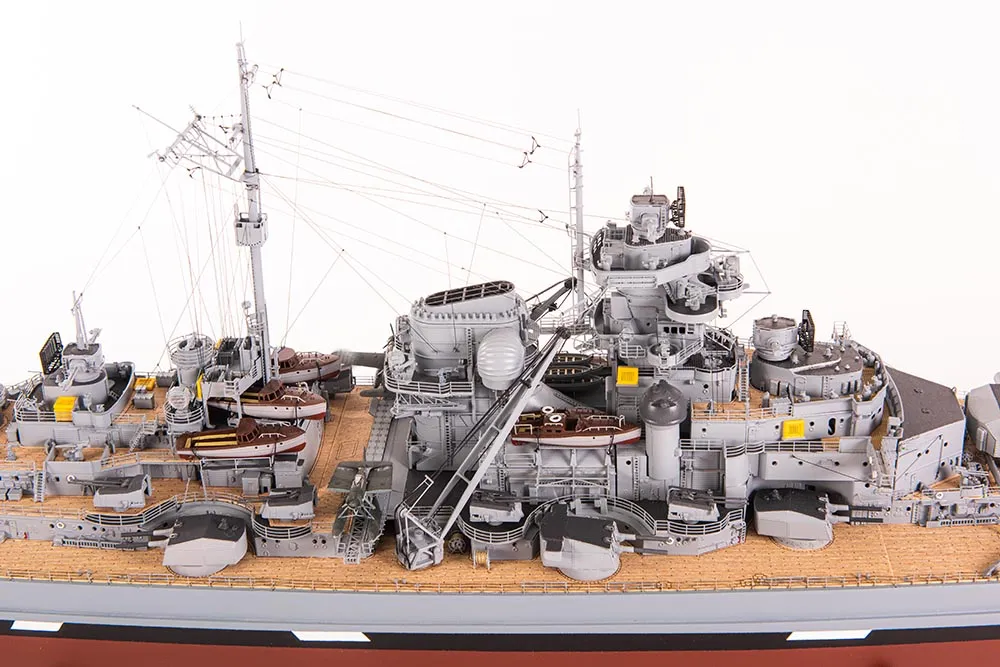 Линкор Bismarck (Бисмарк) + (Стартовый набор инструментов) Линкор Bismarck (Бисмарк) + (Стартовый набор инструментов)