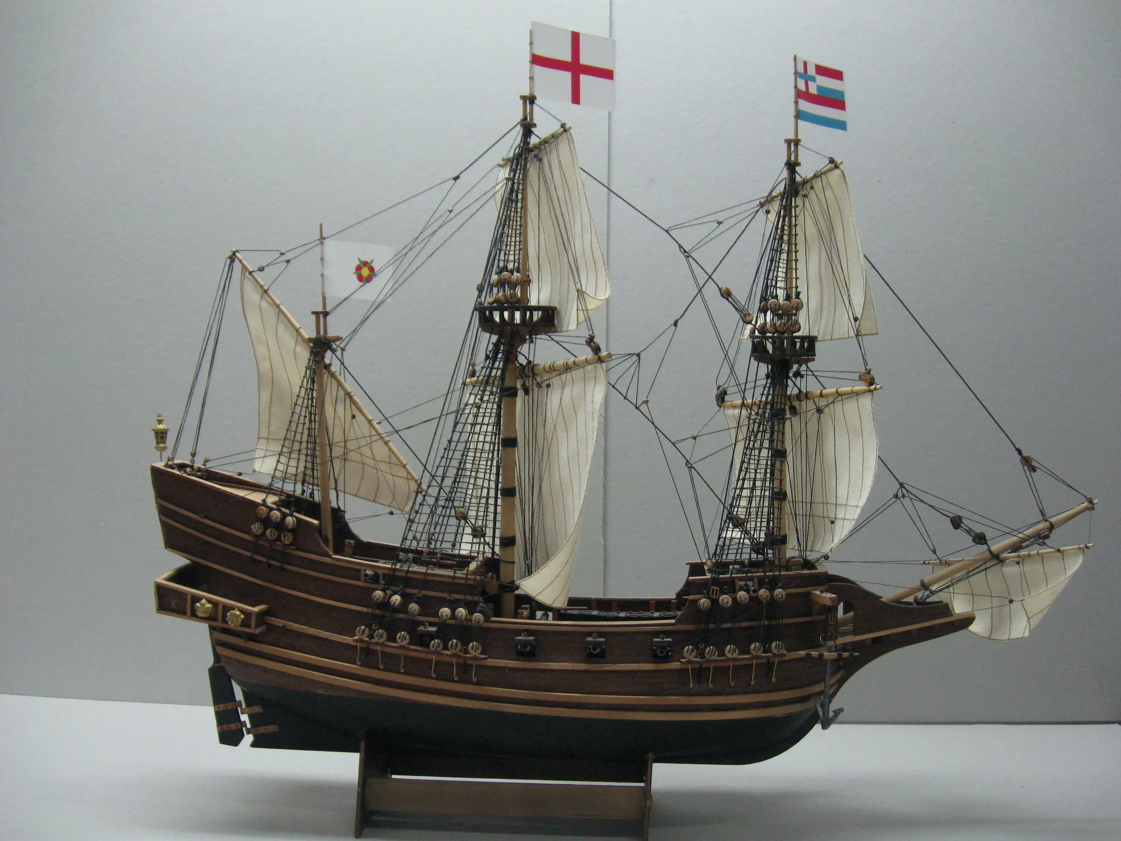 Модель корабля Галеон Золотая Лань - Верфь на Столе