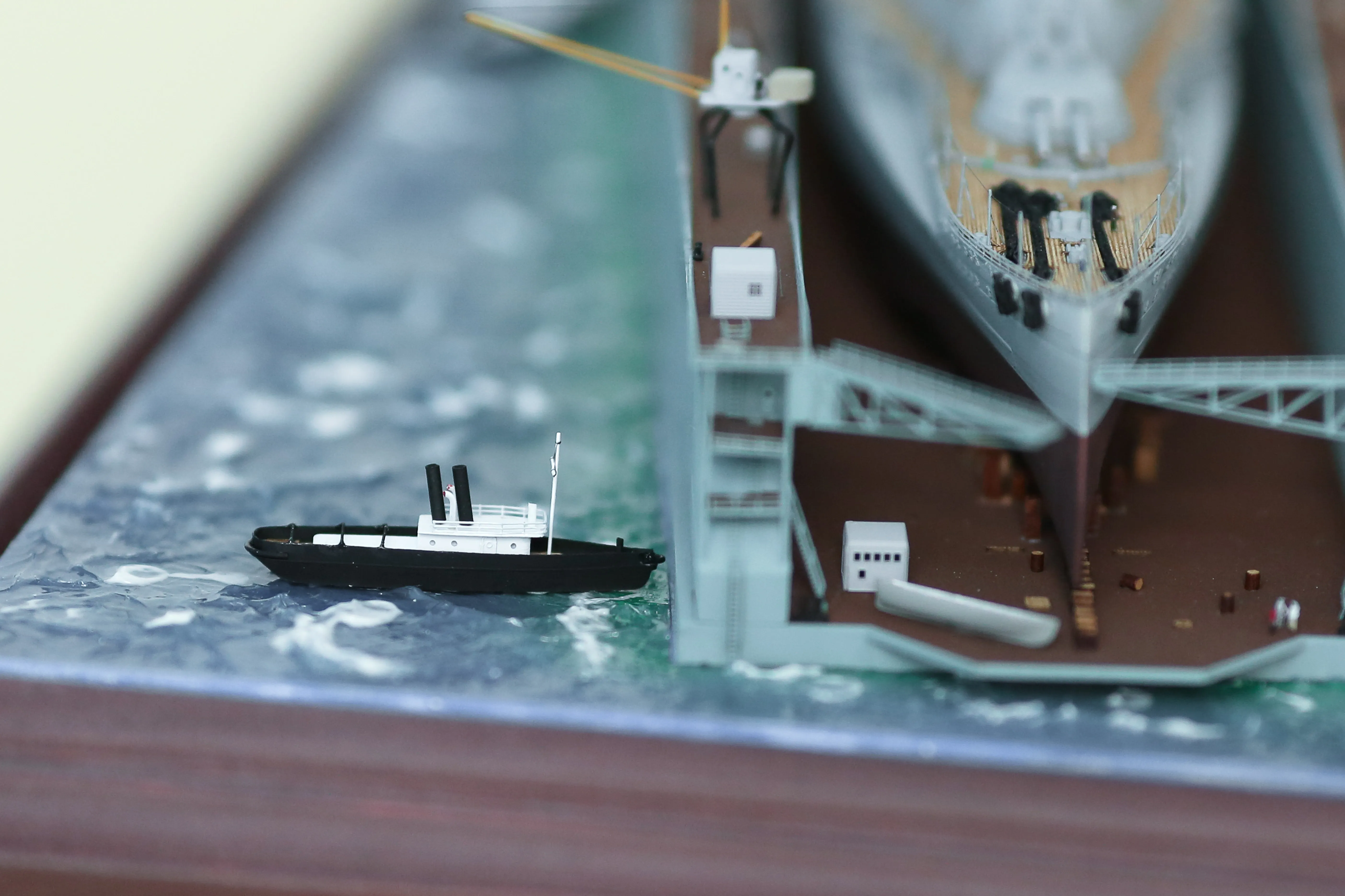 Модель корабля Линкор "Квин Элизабет" в доке - Верфь на Столе