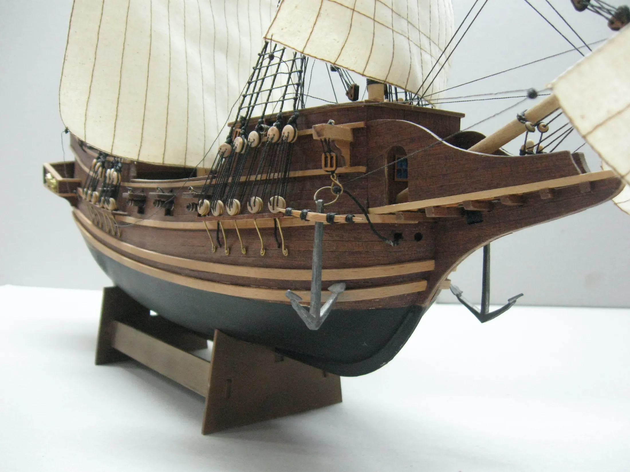 Модель корабля Галеон Золотая Лань - Верфь на Столе