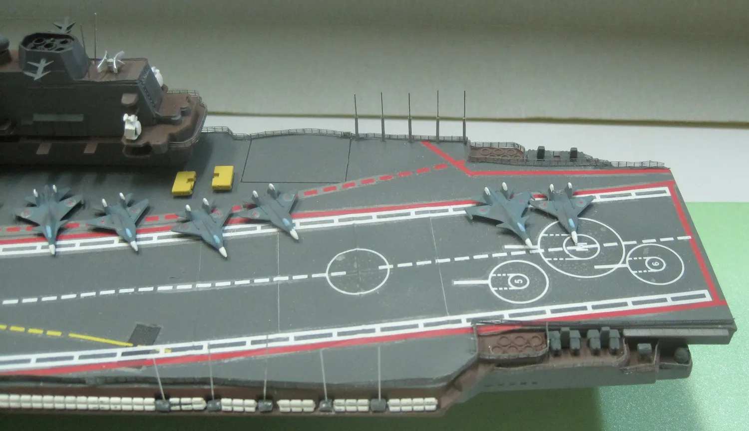 Модель корабля Авианесущий крейсер "Адмирал Кузнецов" - Верфь на Столе