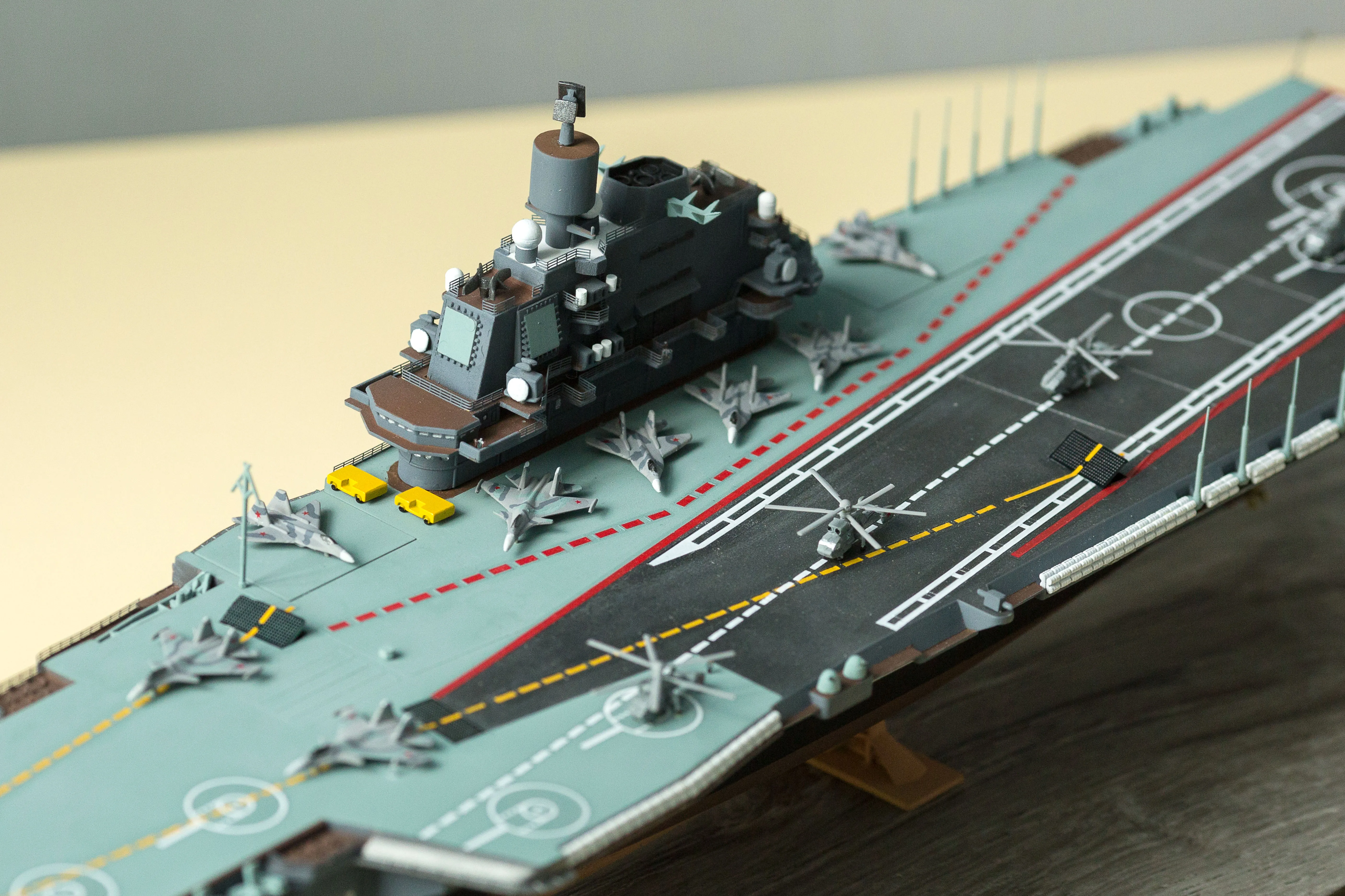 Модель корабля Авианесущий крейсер "Адмирал Кузнецов" - Верфь на Столе