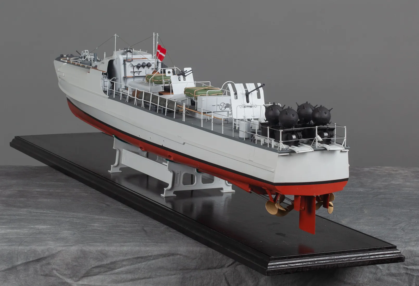 Модель корабля Schnellboot S-100 - Верфь на Столе