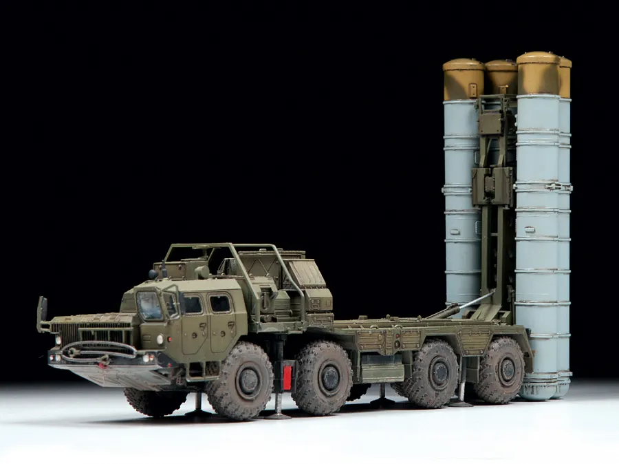 Российский зенитно-ракетный комплекс С-400 «Триумф» Российский зенитно-ракетный комплекс С-400 «Триумф»