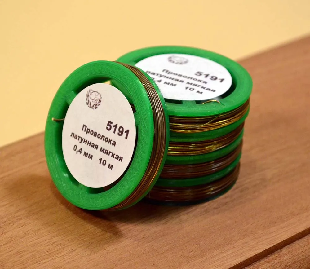 Мягкая латунная проволока 0,4 мм. Длина мотка 10 м.