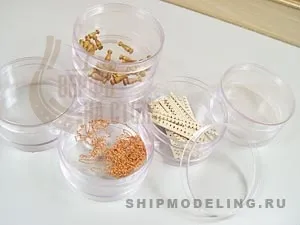Набор из шести контейнеров под мелкие детали Набор из шести контейнеров под мелкие детали