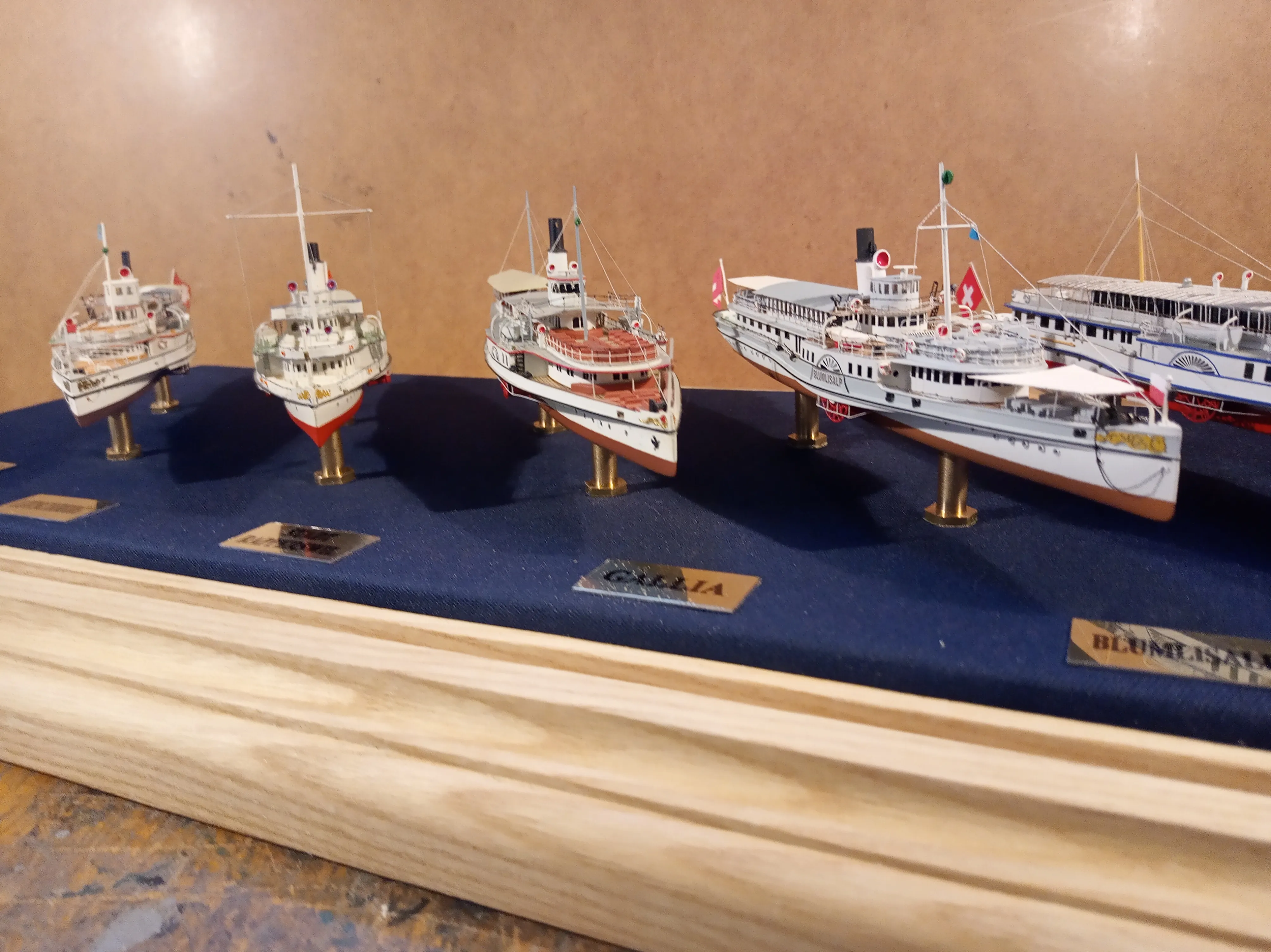 Модель корабля Колёсные пароходы Швейцарских озёр - Верфь на Столе