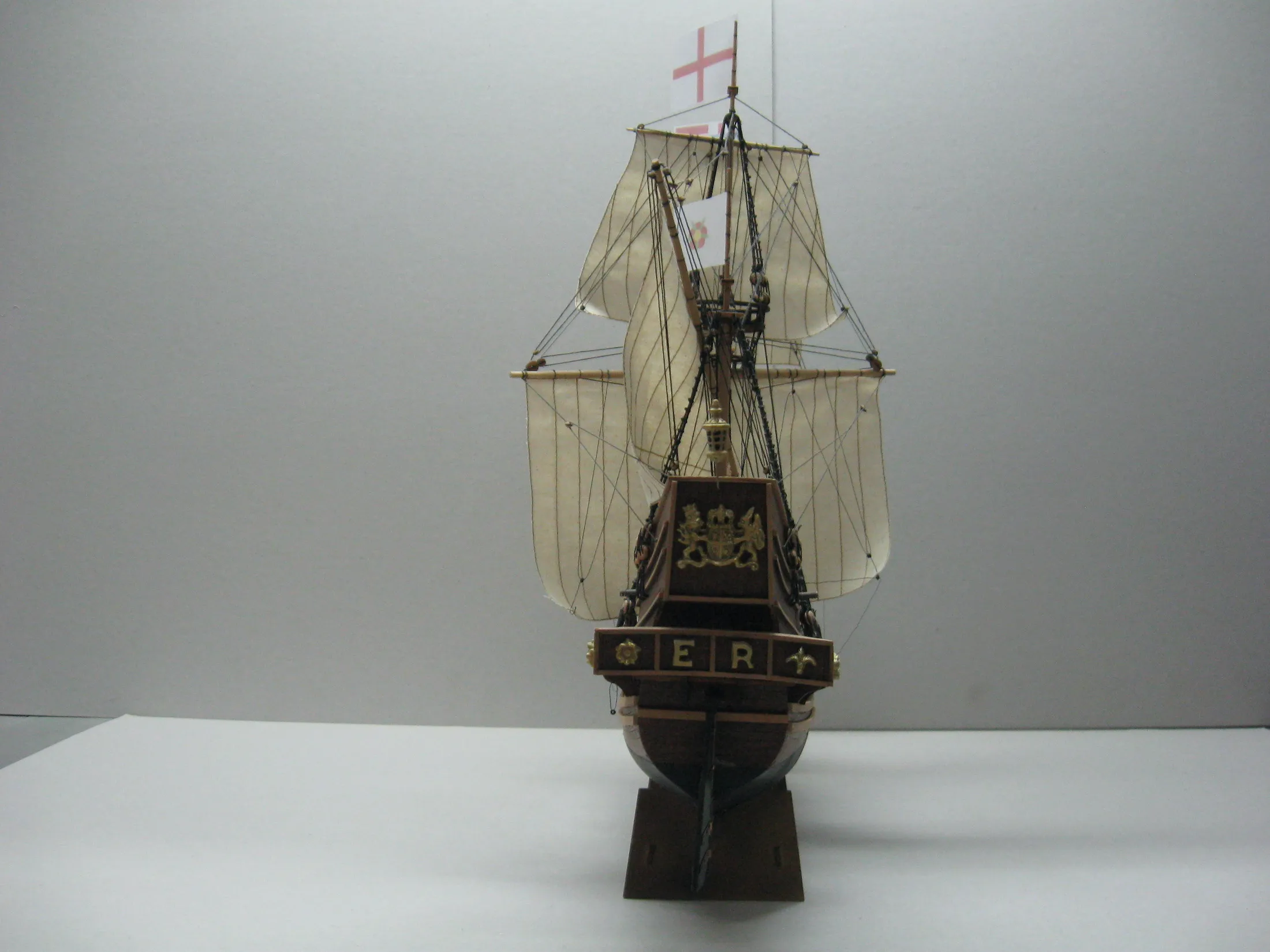 Модель корабля Галеон Золотая Лань - Верфь на Столе