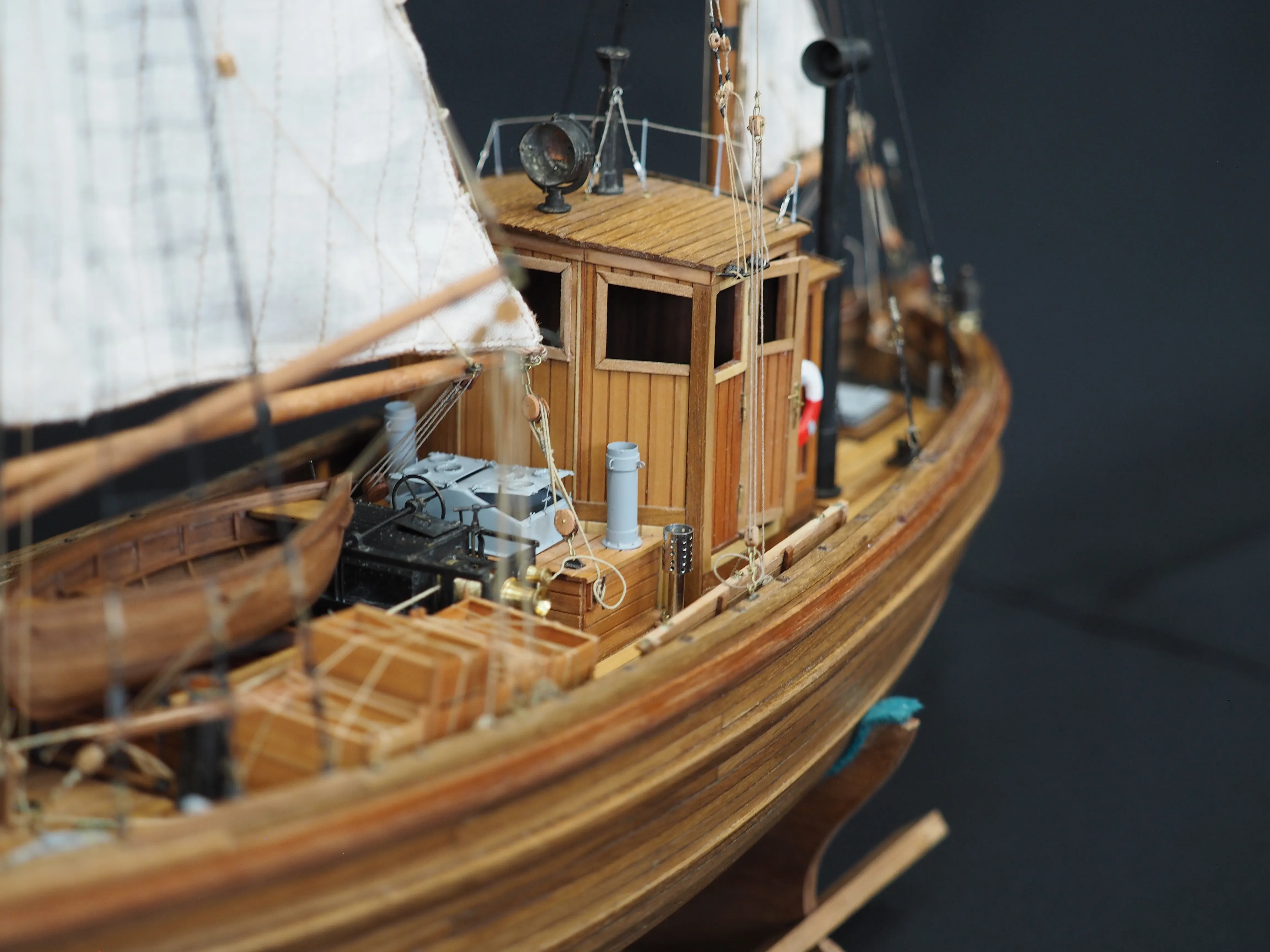 Модель корабля 17 метровый траловый рыболовный бот ГДР - Верфь на Столе