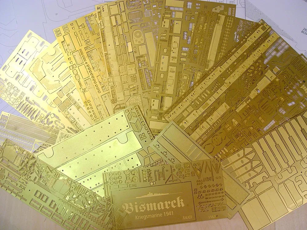 Линкор Bismarck (Бисмарк) + (Полный набор инструментов, клея, краски и грунтовка)