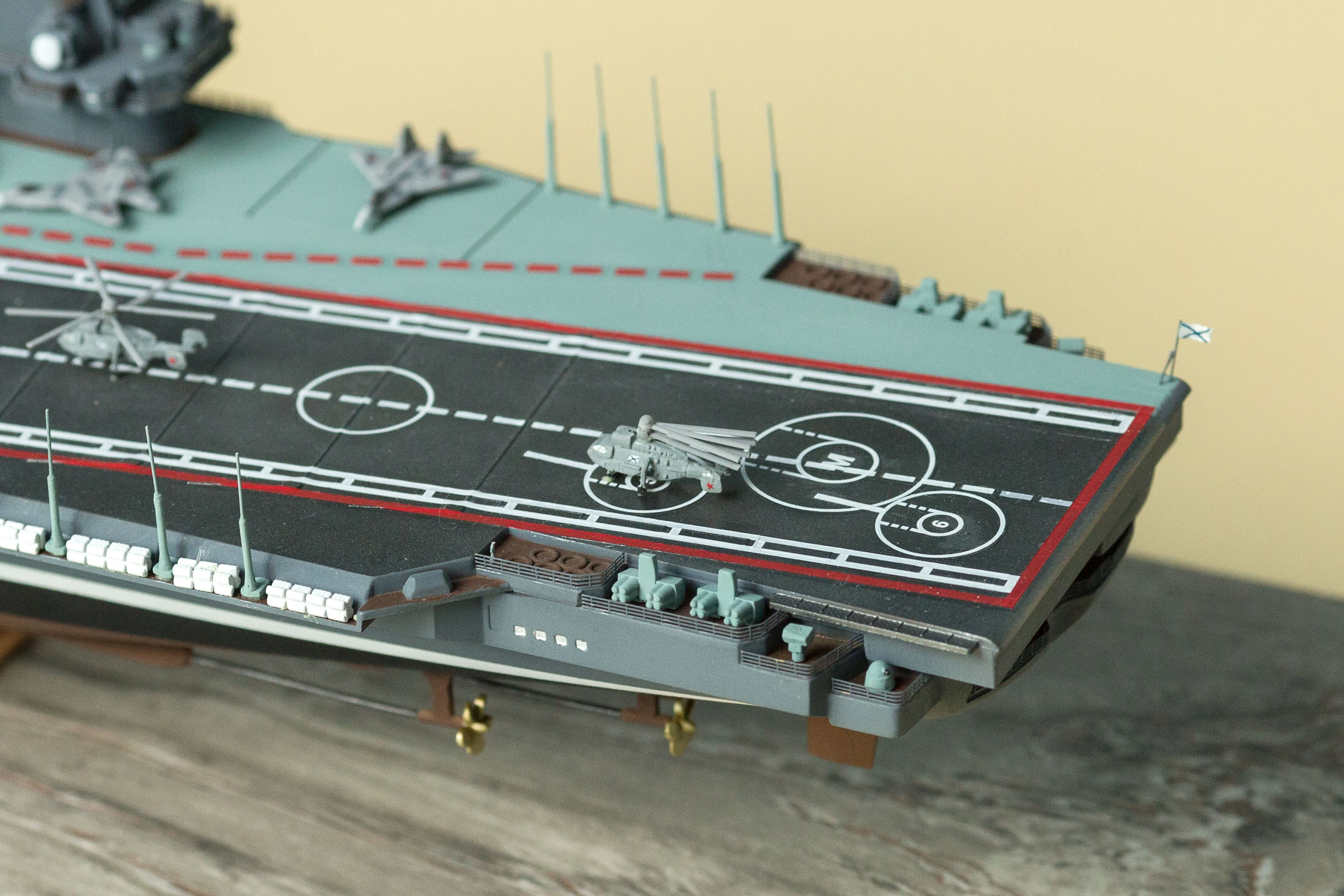 Модель корабля Авианесущий крейсер "Адмирал Кузнецов" - Верфь на Столе