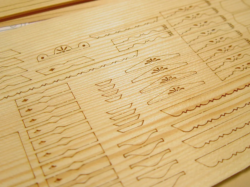 Деревенская изба, версия с подсветкой, 633 детали + (Расширенный набор для сборки) Деревенская изба, версия с подсветкой, 633 детали + (Расширенный набор для сборки)