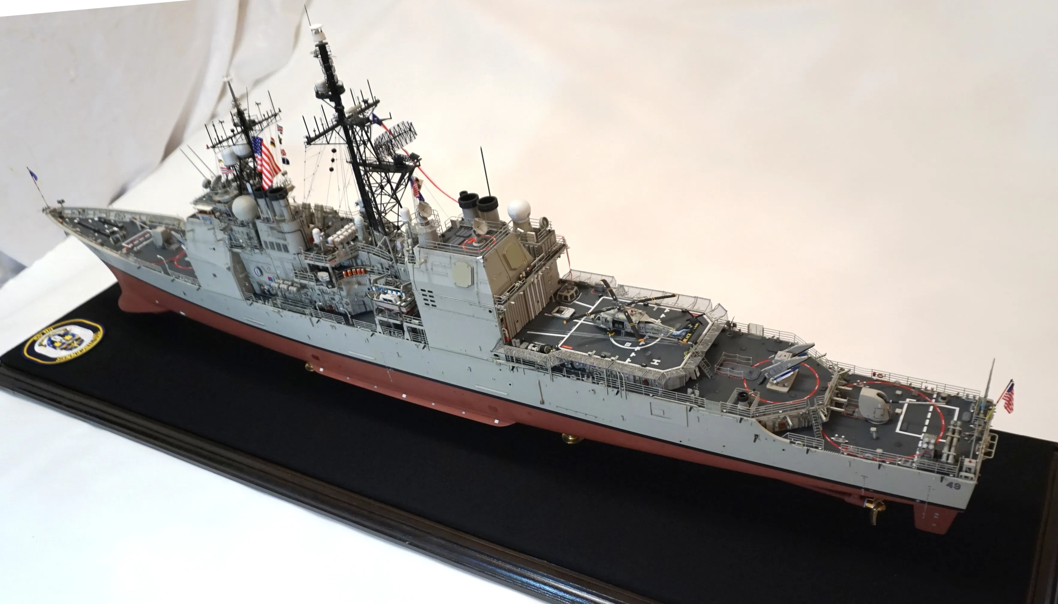 Модель корабля USS Vincennes (CG-49) - Верфь на Столе