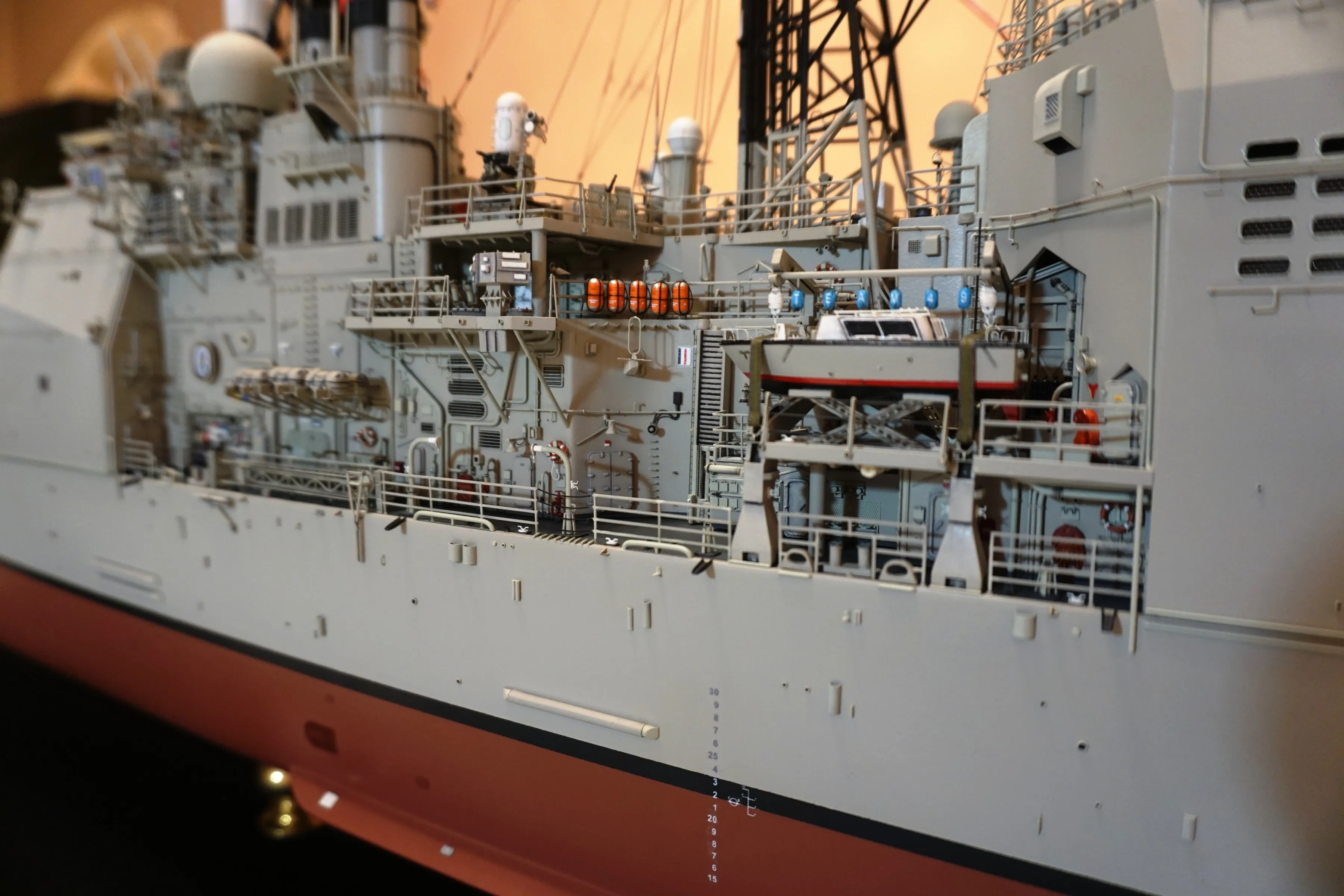 Модель корабля USS Vincennes (CG-49) - Верфь на Столе