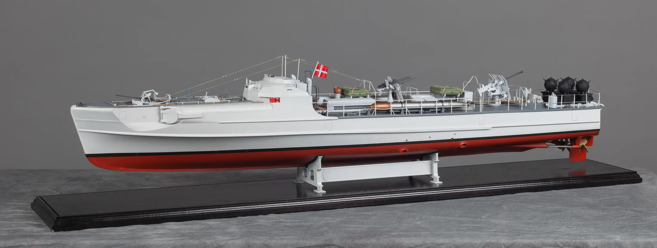 Модель корабля Schnellboot S-100 - Верфь на Столе