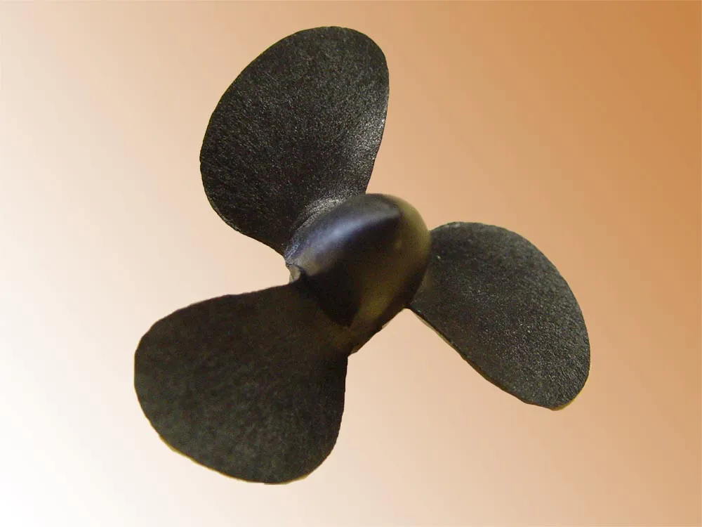 Винт нейлоновый трехлопастной правый, 40мм