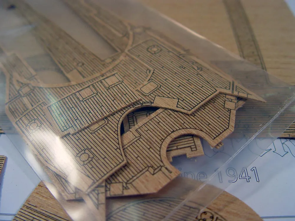 Линкор Bismarck (Бисмарк) + (Стартовый набор инструментов) Линкор Bismarck (Бисмарк) + (Стартовый набор инструментов)